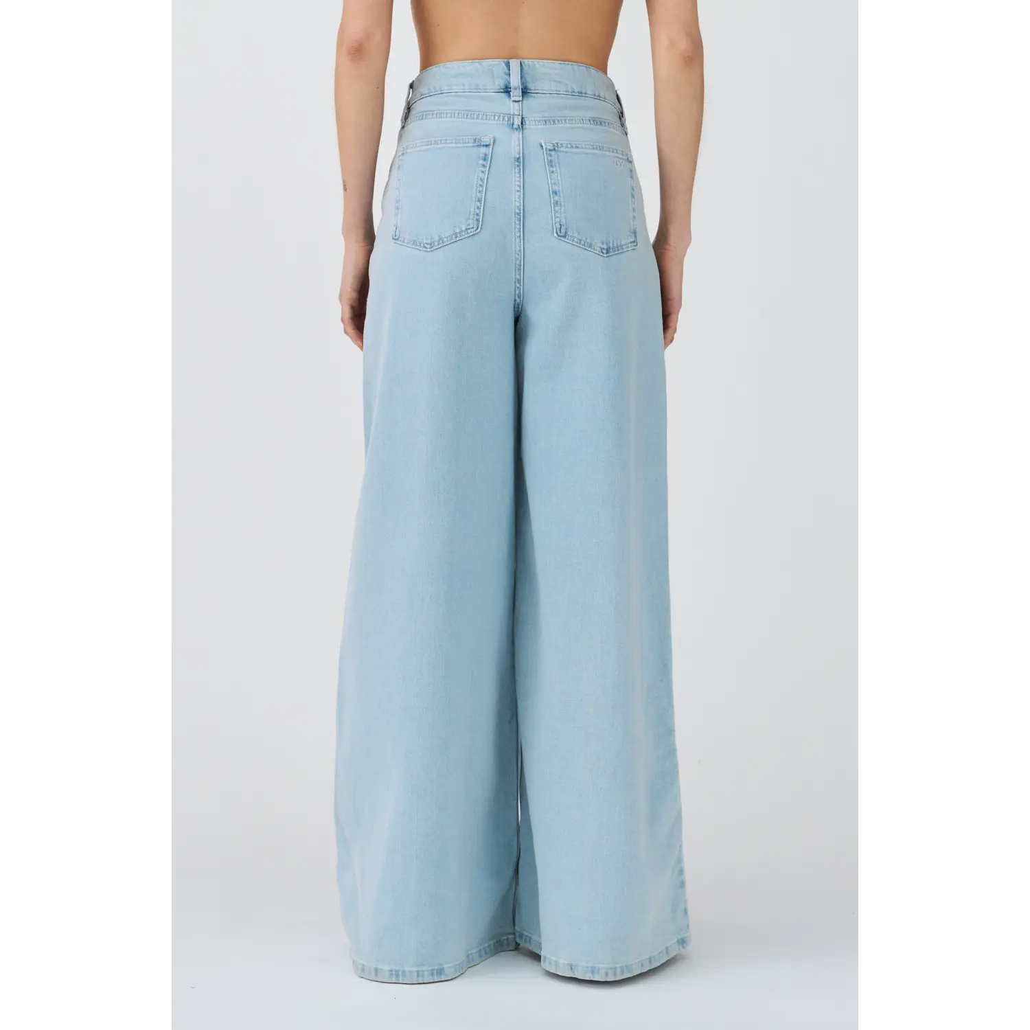 IVY Copenhagen Tyla Oversized Wide Leg Jeans Licht Blauw - Afbeelding 2
